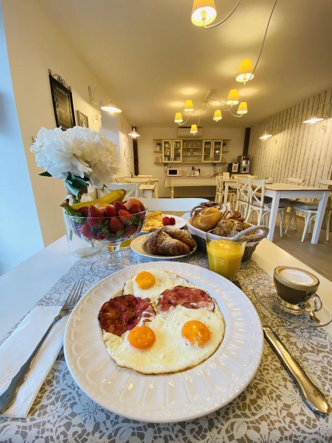 Barackvirag Apartmanhaz Tihany